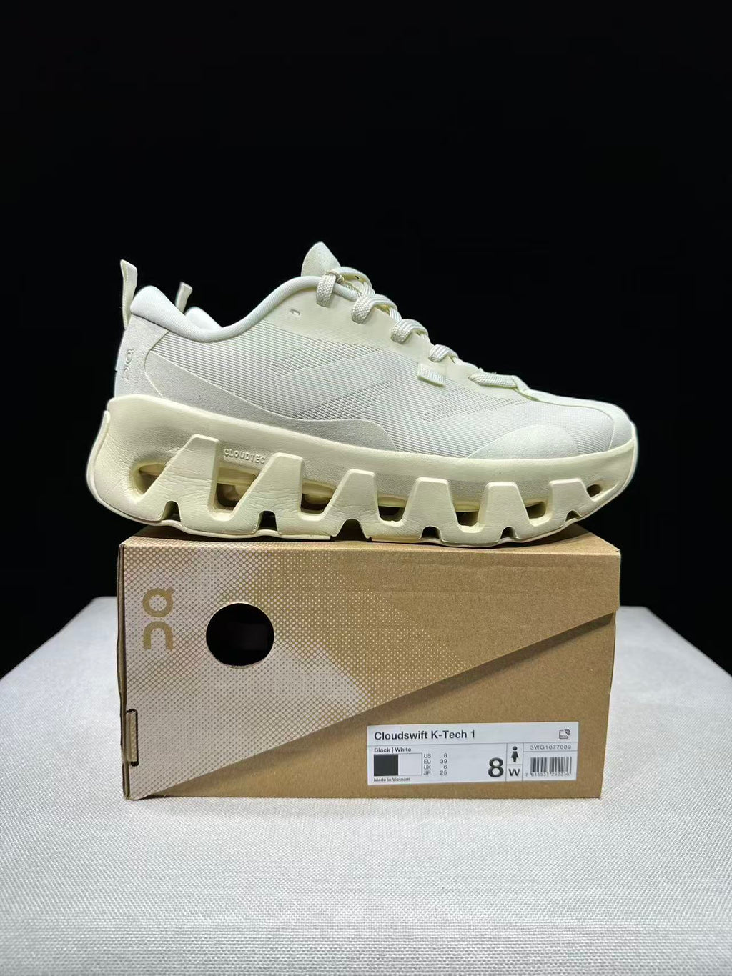 ON - KITH K TECH 1 CREAMY WHITE