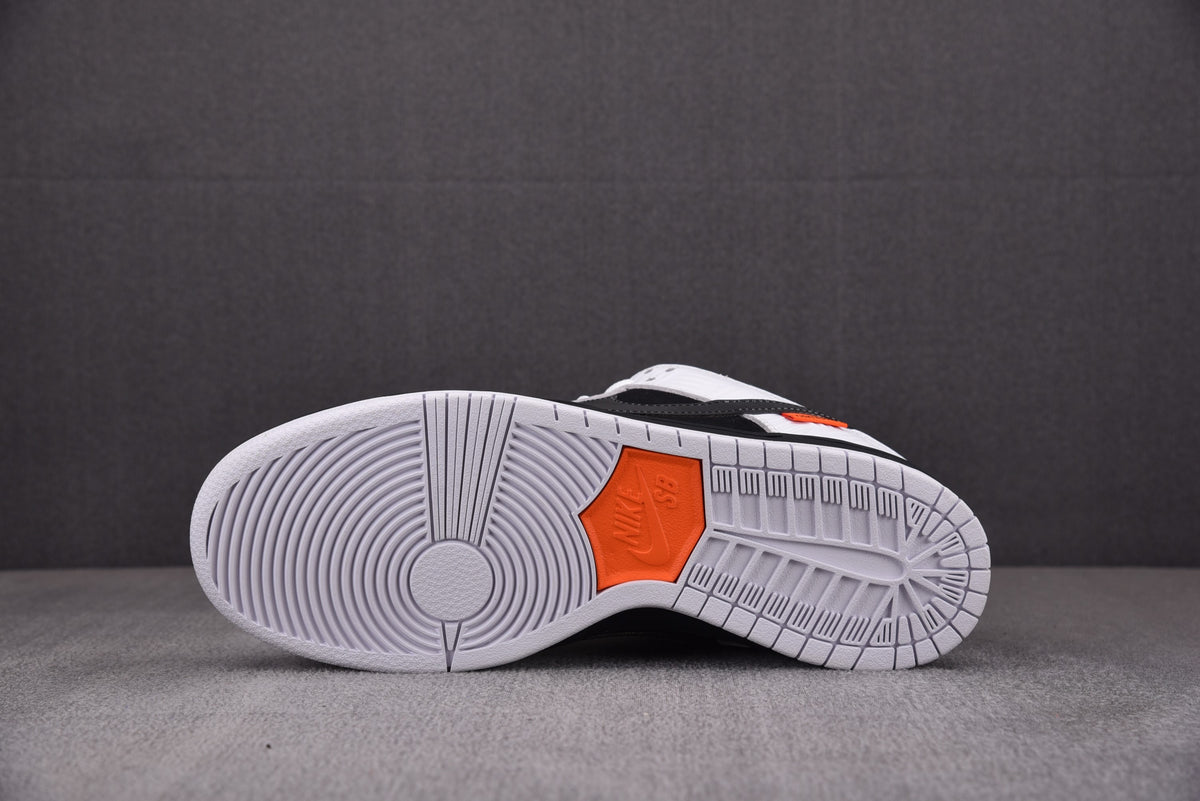 Nike SB Dunk  Low pro  x TIGHTBOOTH "Black and White"