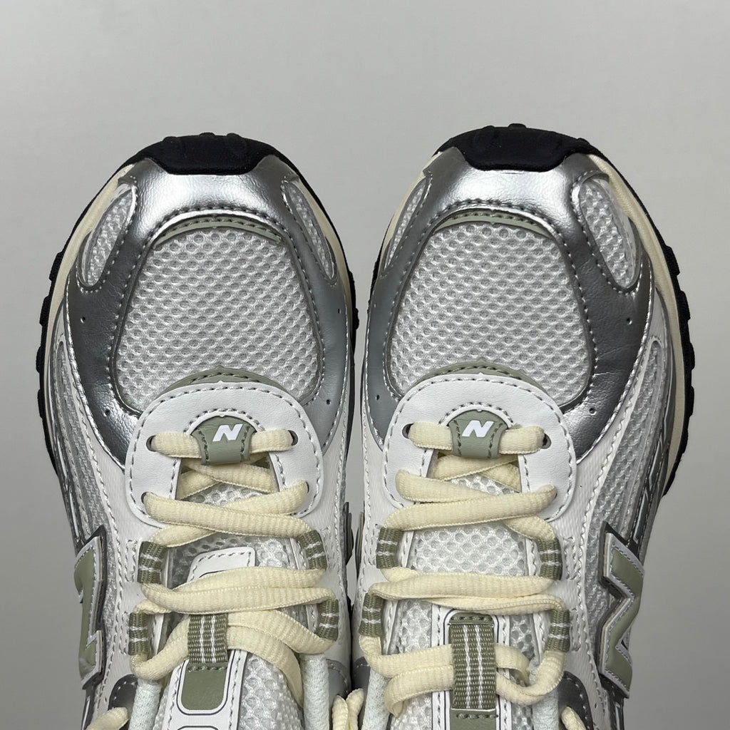 New Balance 204L Silver Metallic / Garter Snake Green