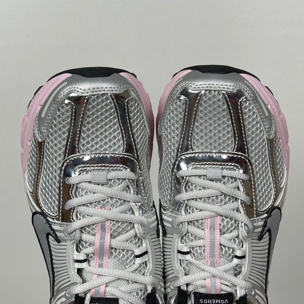 NIKE AIR ZOOM VOMERO 5 "Photon Dust / Metallic Silver / Pink Foam"