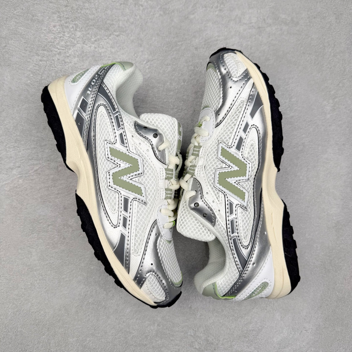 New Balance 204L "Silver Metallic / Sage Green"