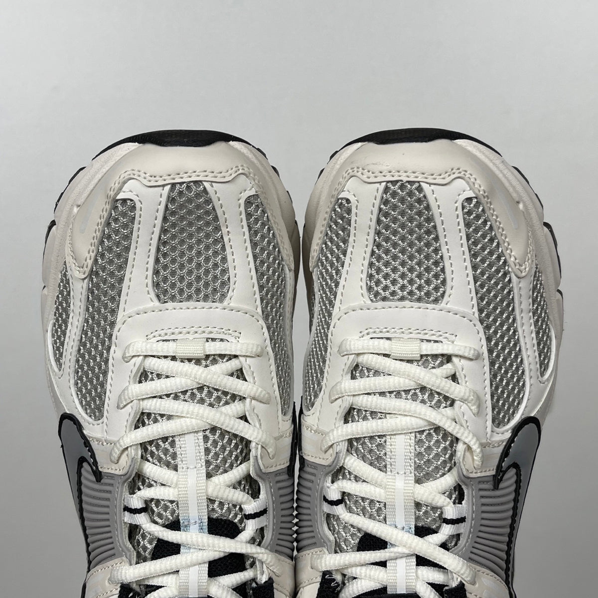 NIKE AIR ZOOM VOMERO 5 Phantom / Metallic Platinum – Light Iron Ore