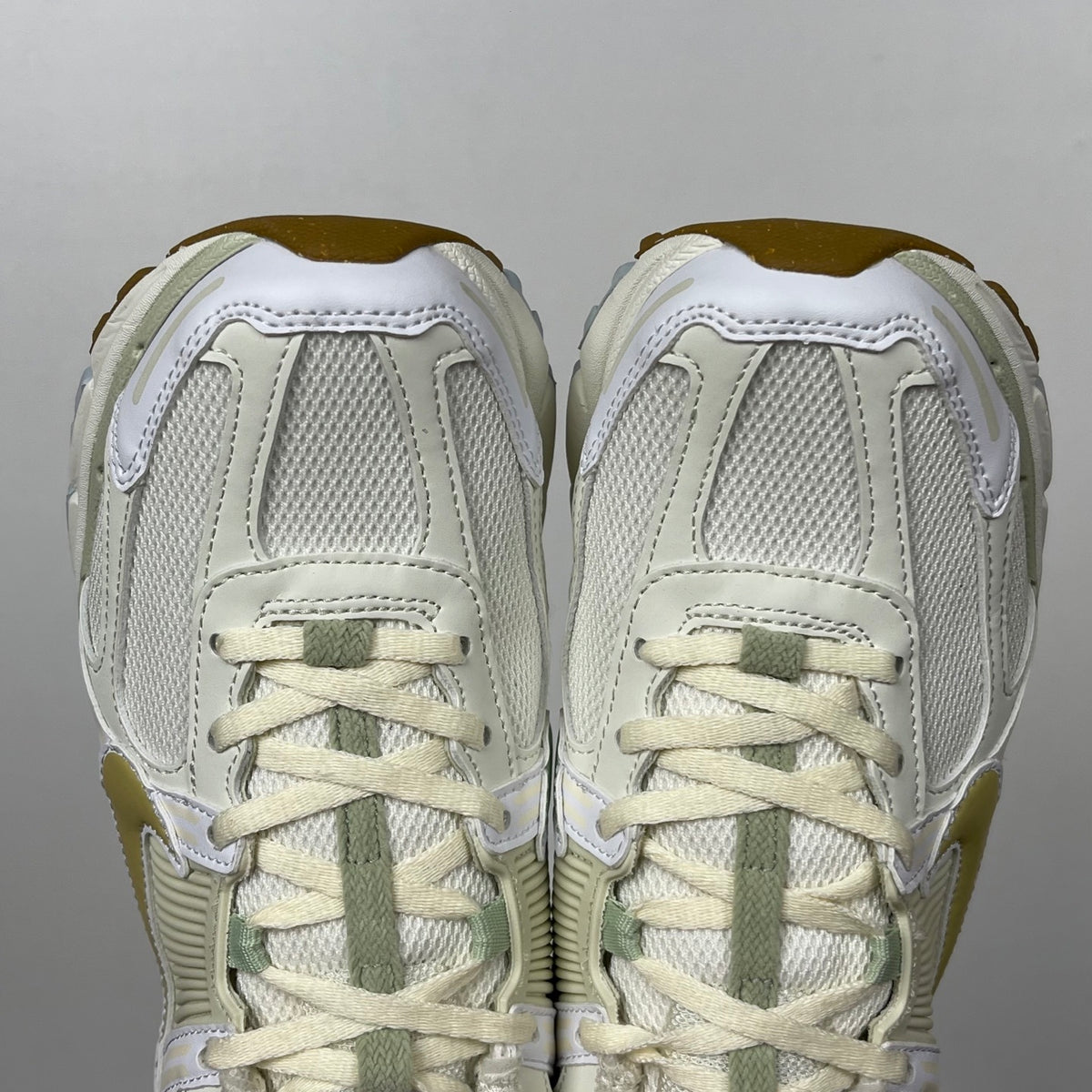 NIKE AIR ZOOM VOMERO 5 "Sail Buff Gold" cream and white mesh upper, buff gold Swoosh