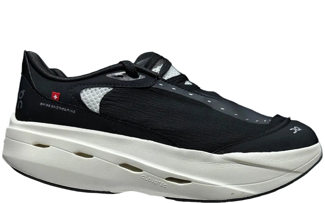 ON - CLOUDBOOM VOLT BLACK WHITE