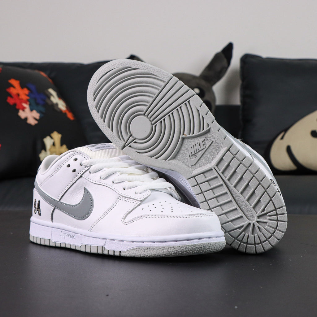 Nike SB Dunk  Low x Supreme "White Metallic Silver"