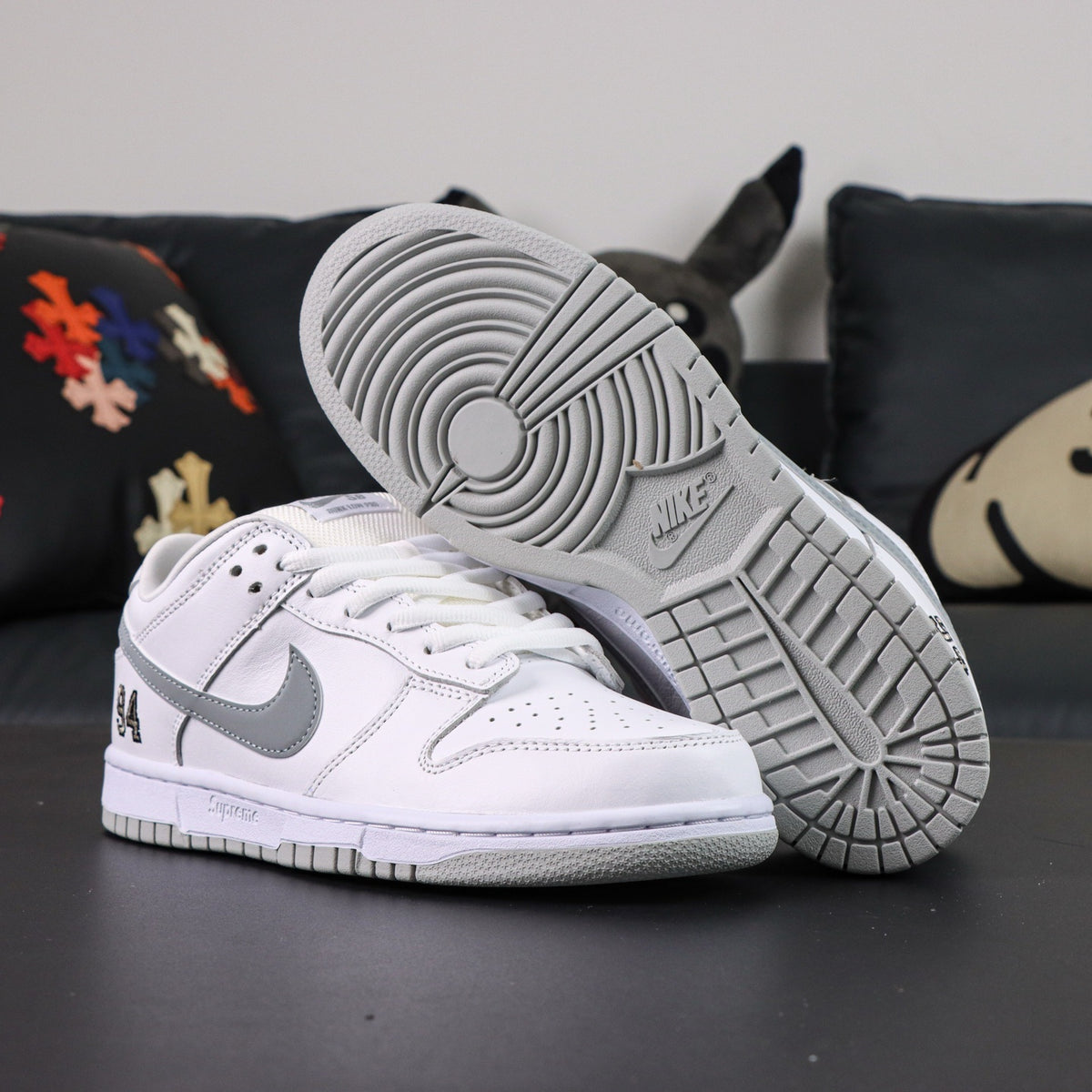 Nike SB Dunk  Low x Supreme "White Metallic Silver"