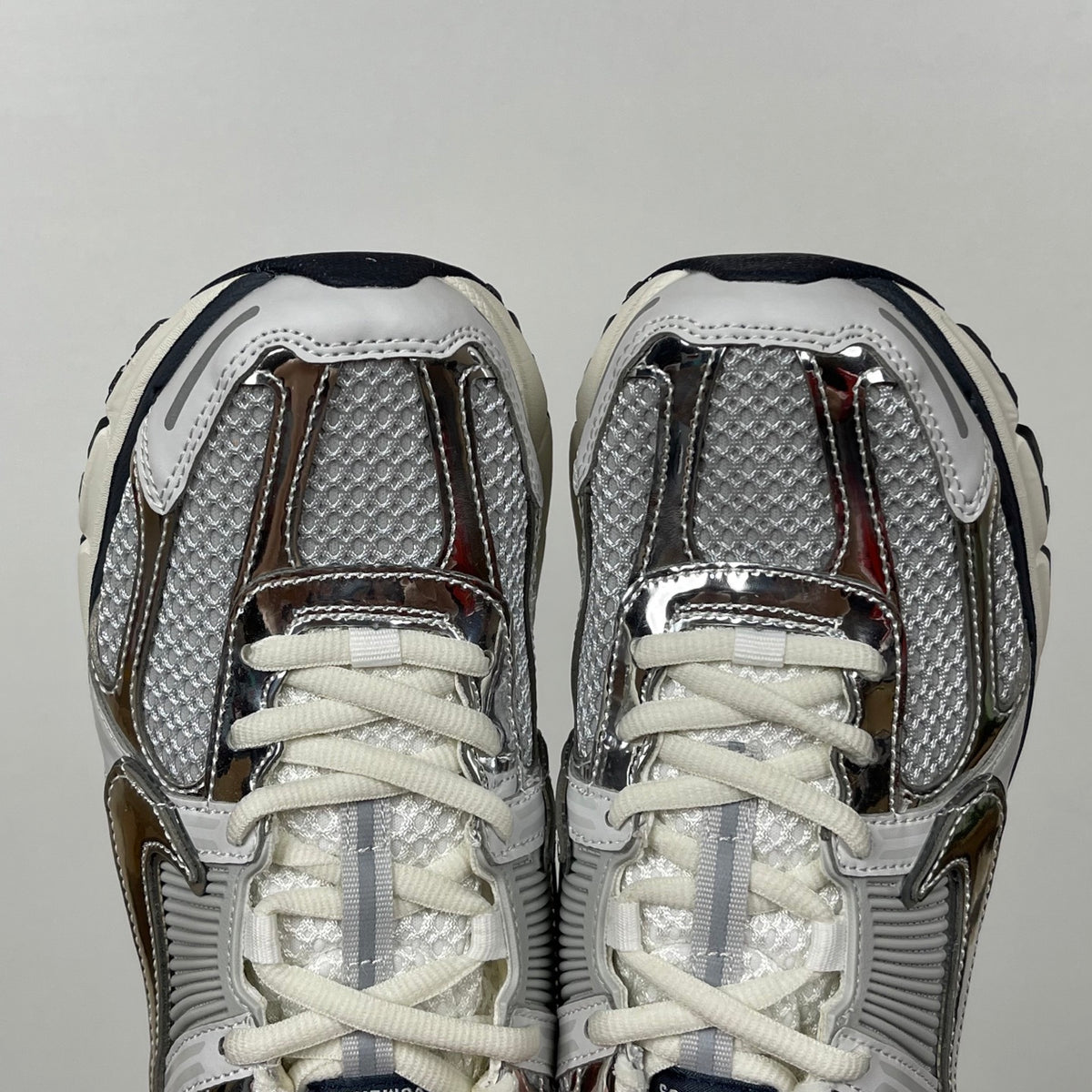 NIKE AIR ZOOM VOMERO 5 Photon Dust / Metallic Silver