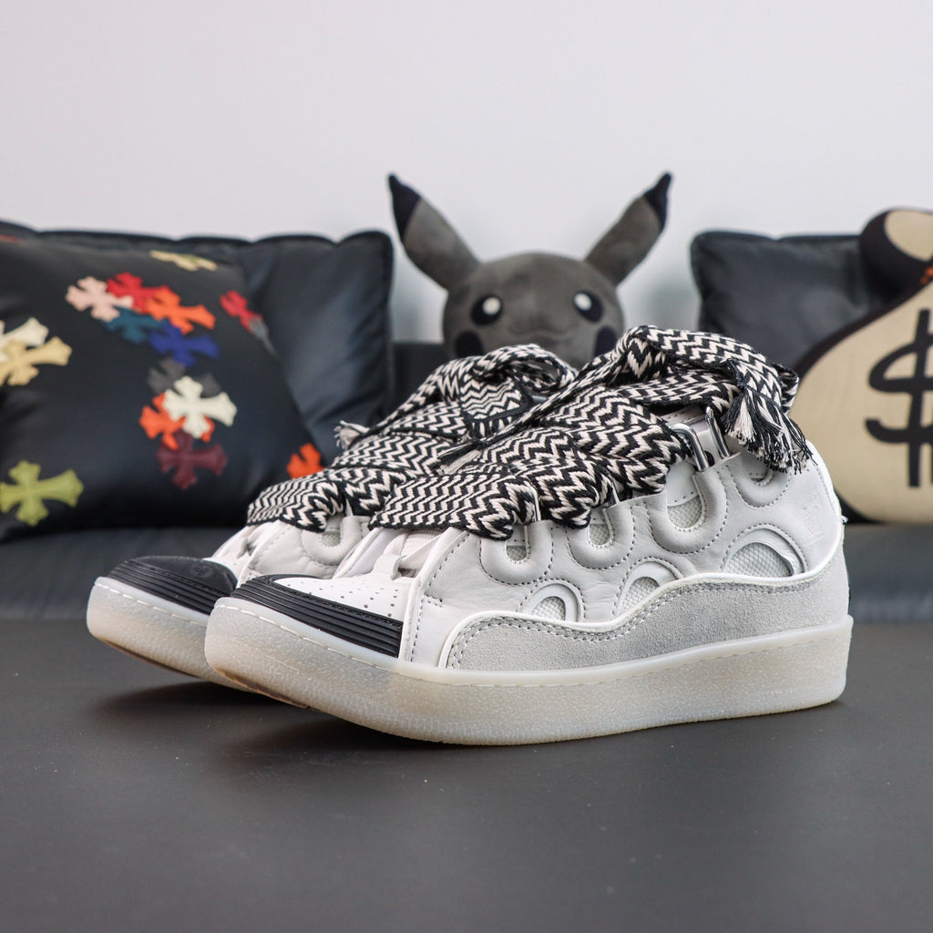 LANVIN SNEAKER white with oversized black-and-white zigzag-print laces and a transparent rubber sole