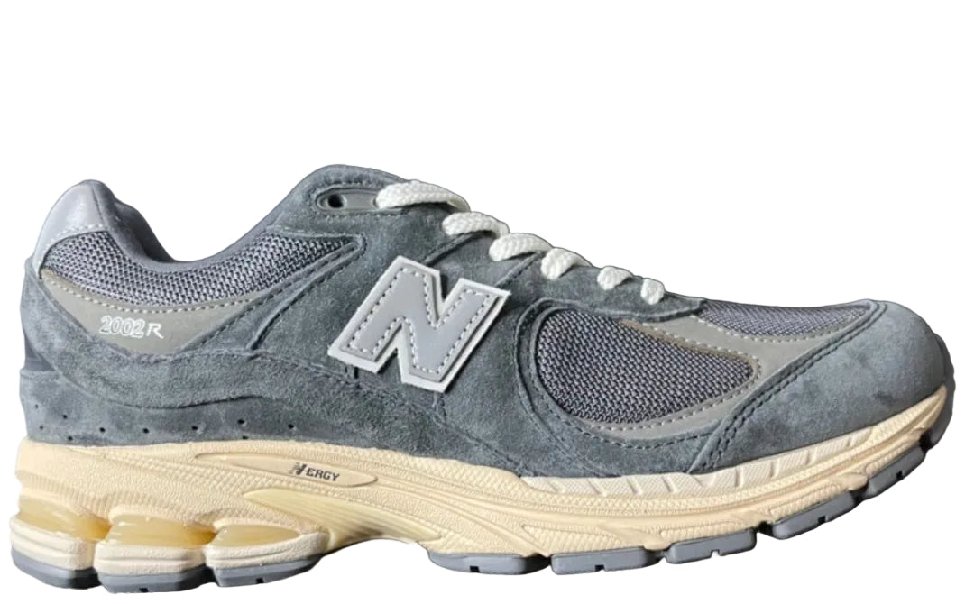 NEW BALANCE 2002R charcoal and grey