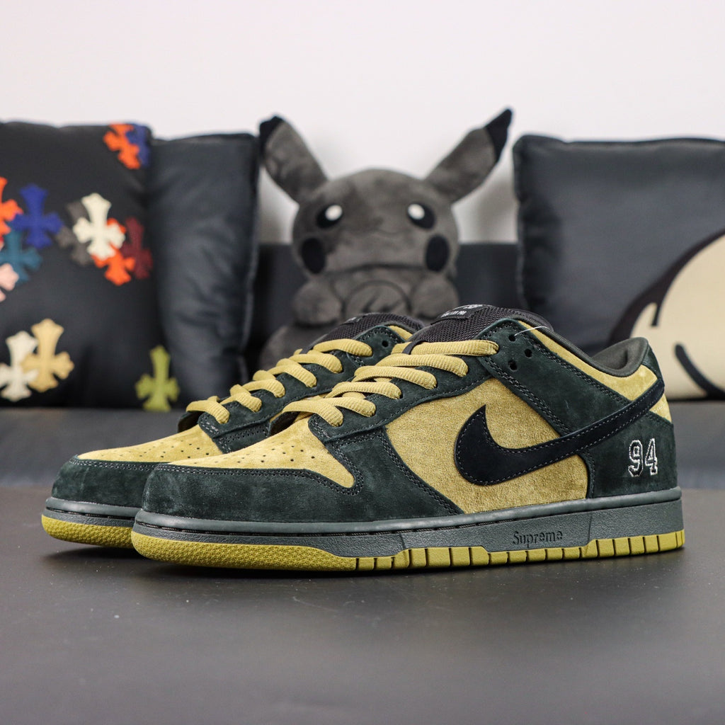 Nike SB Dunk  Low Supreme "Camper Green"