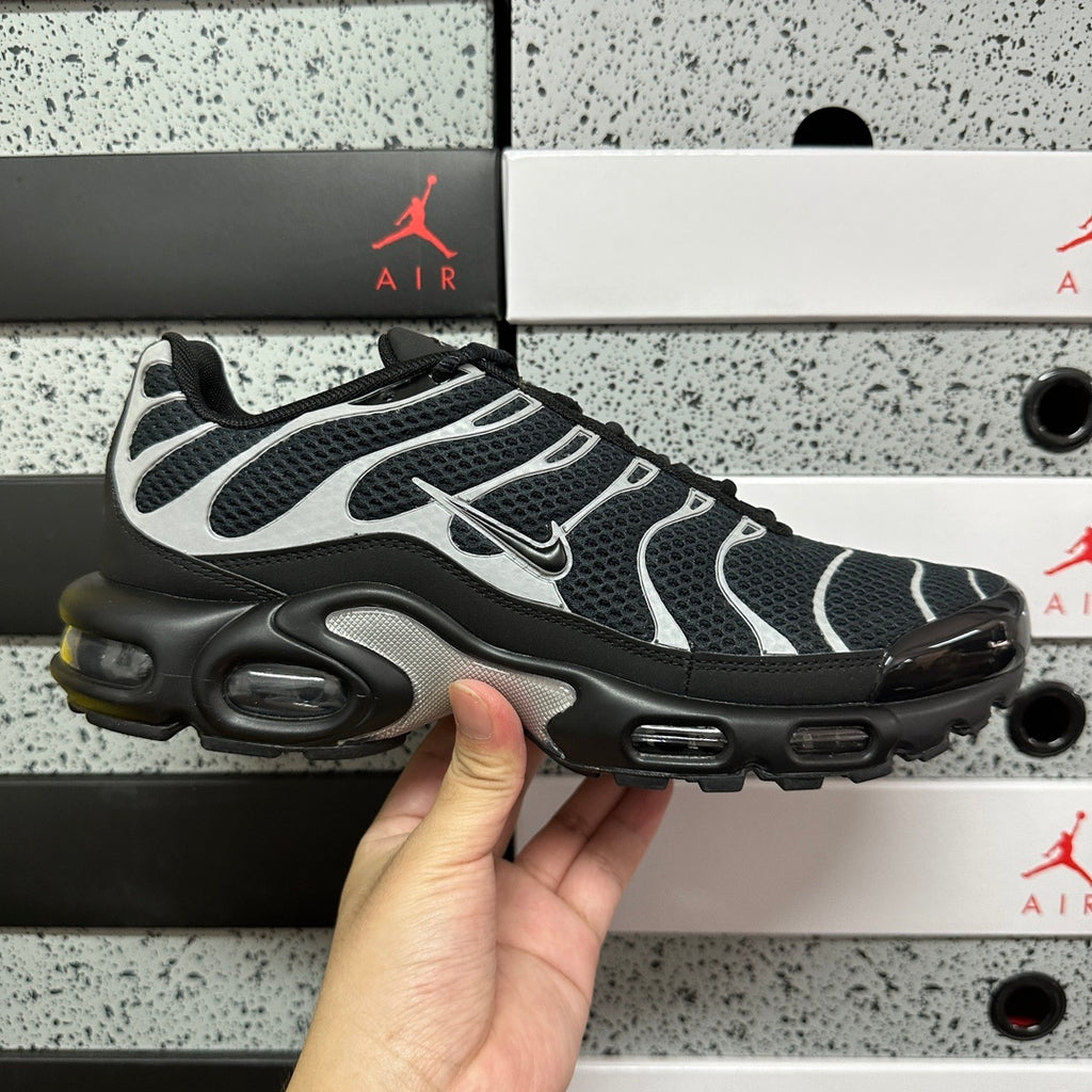 NIKE AIR MAX PLUS Black Reflective Silver