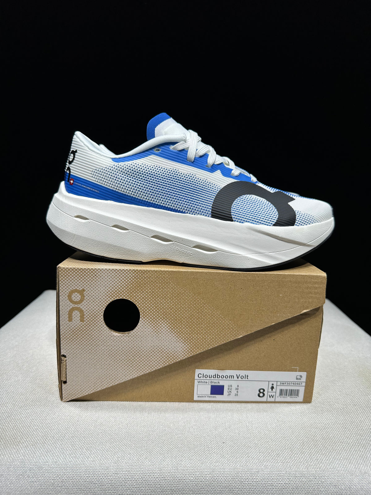 ON - CLOUDBOOM VOLT WHITE BLUE BLACKLOGO