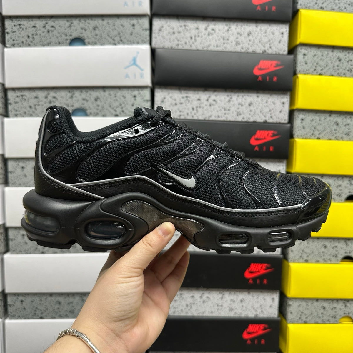 NIKE AIR MAX PLUS Black Reflective