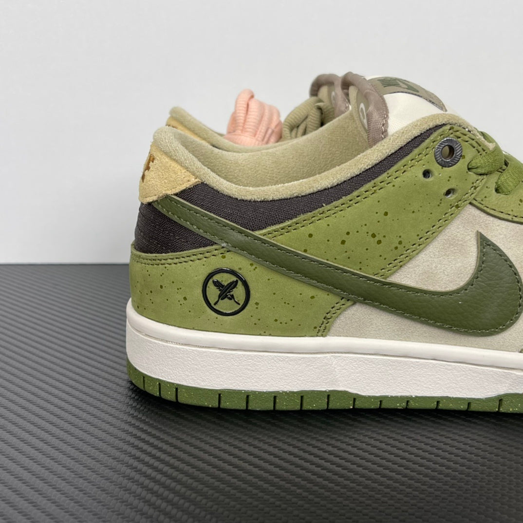 Nike SB Dunk  Low x Yuto "Matcha"