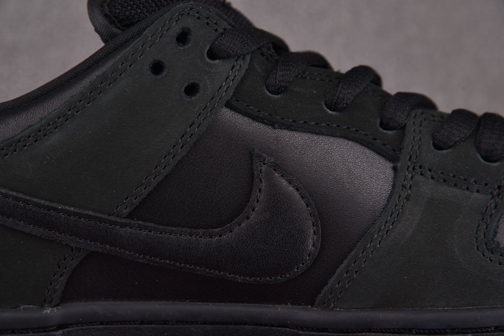 Nike SB Dunk  Low  Pro QS "Black Pigeon"