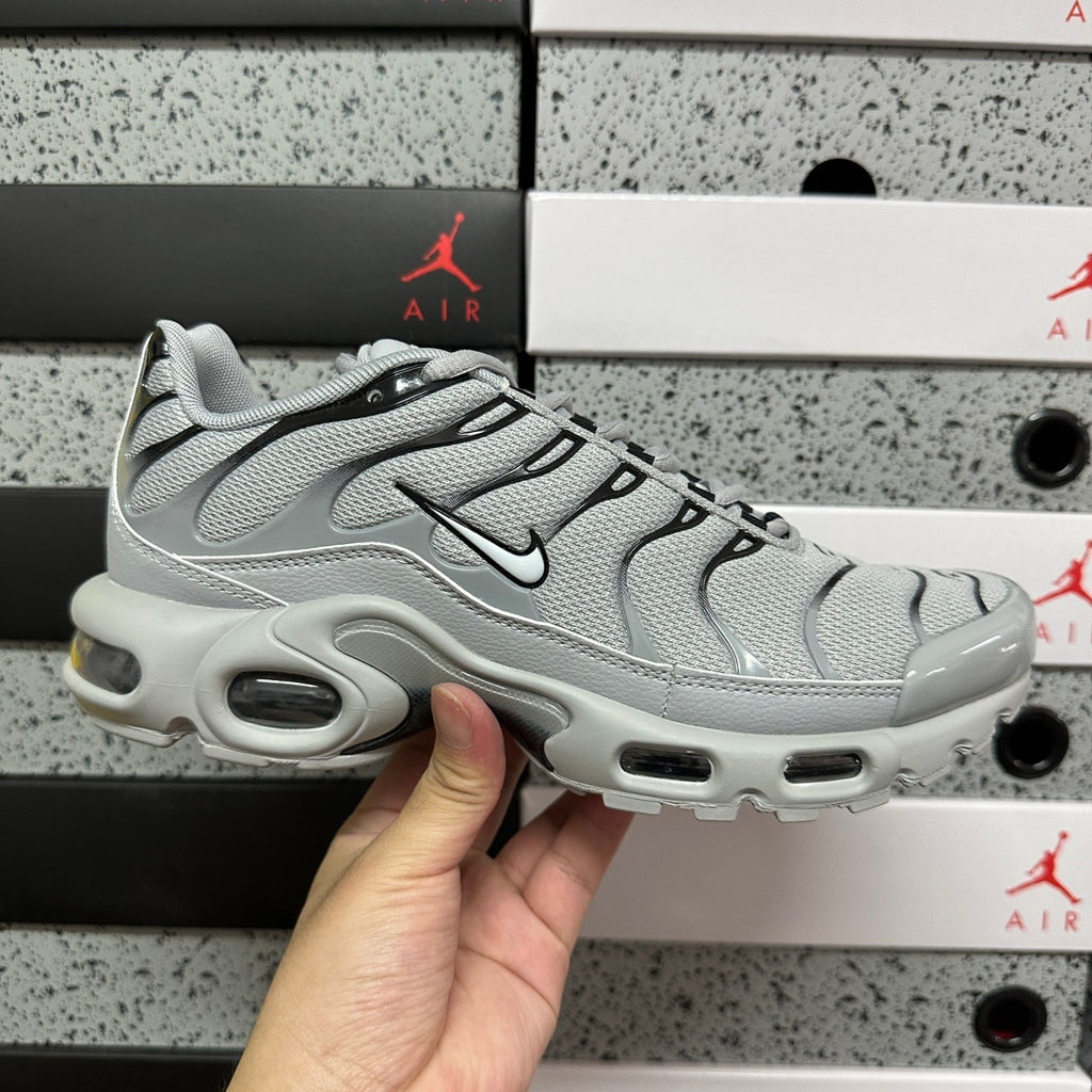 NIKE AIR MAX PLUS Wolf Grey