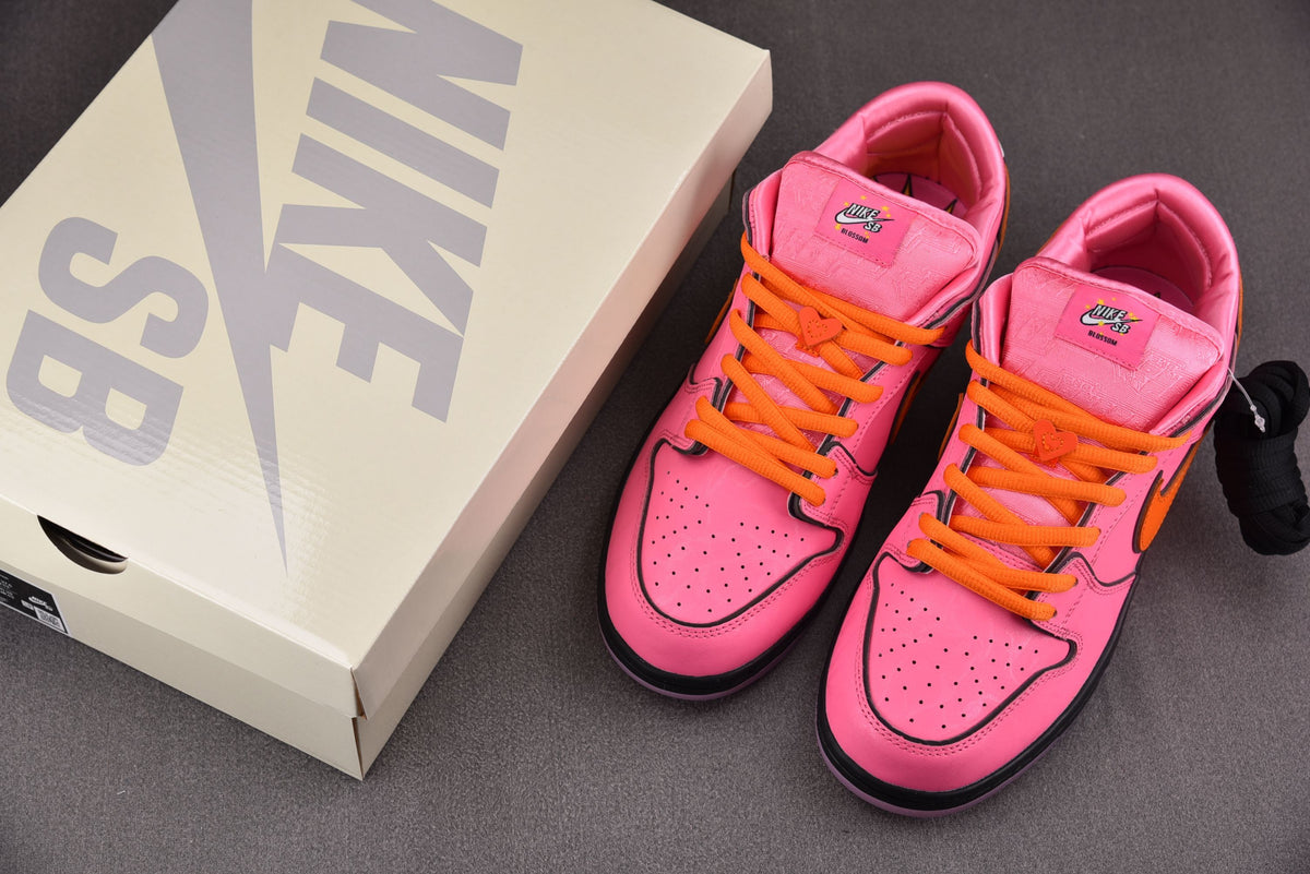Nike SB Dunk  Low "The Powerpuff Girls - Blossom"