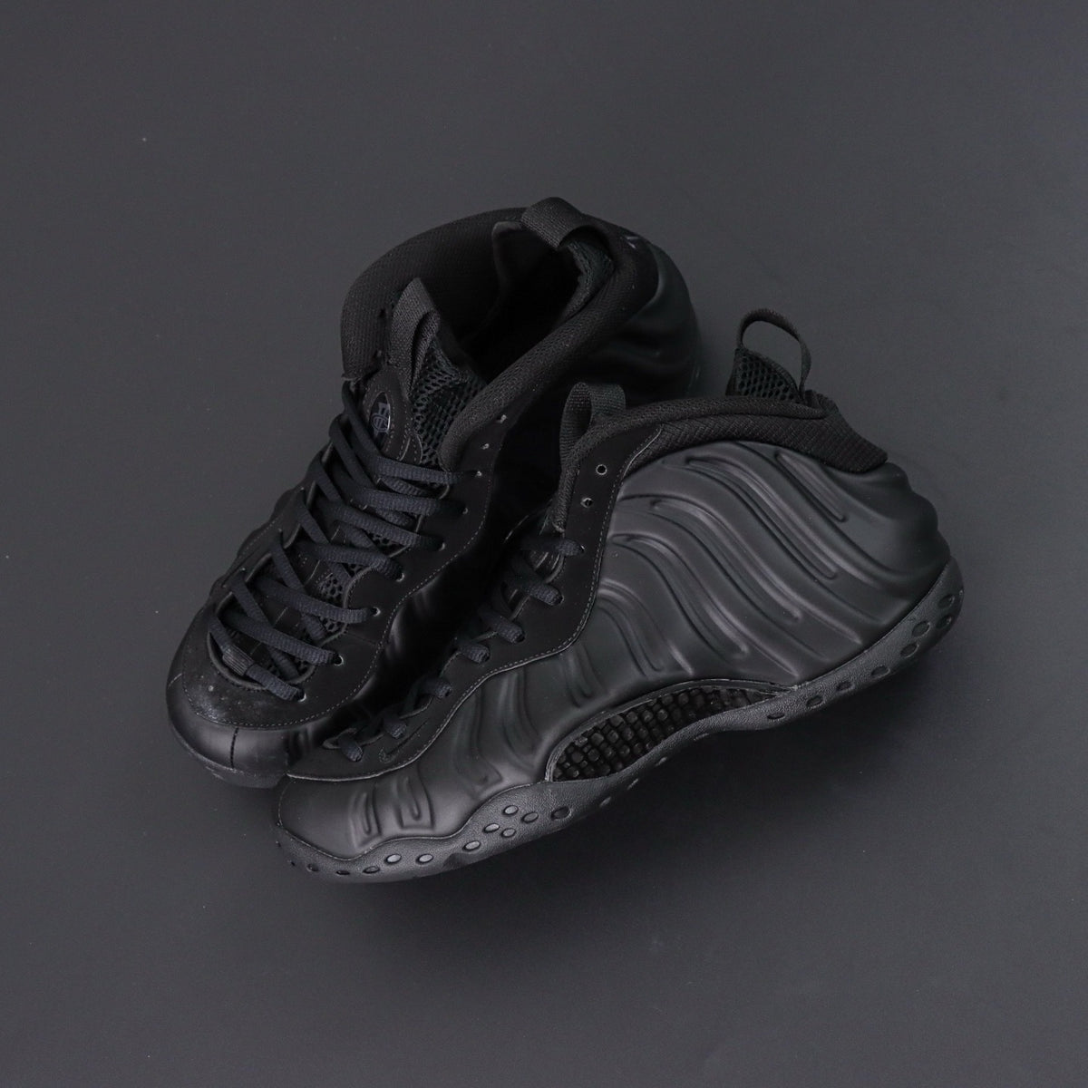 NIKE AIR  Foamposite  Black / Anthracite / Black