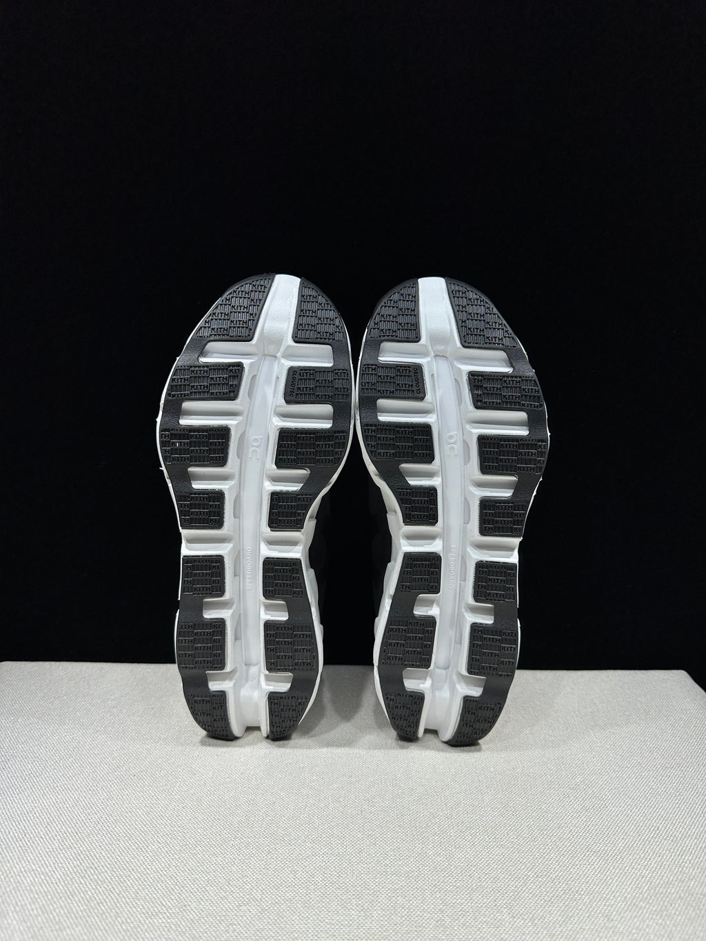 ON - KITH K TECH 1 BLACK WHITE