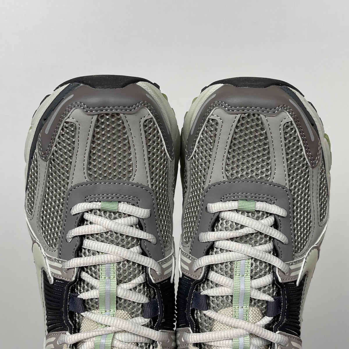 NIKE AIR ZOOM VOMERO 5 "Cobblestone / Flat Pewter"