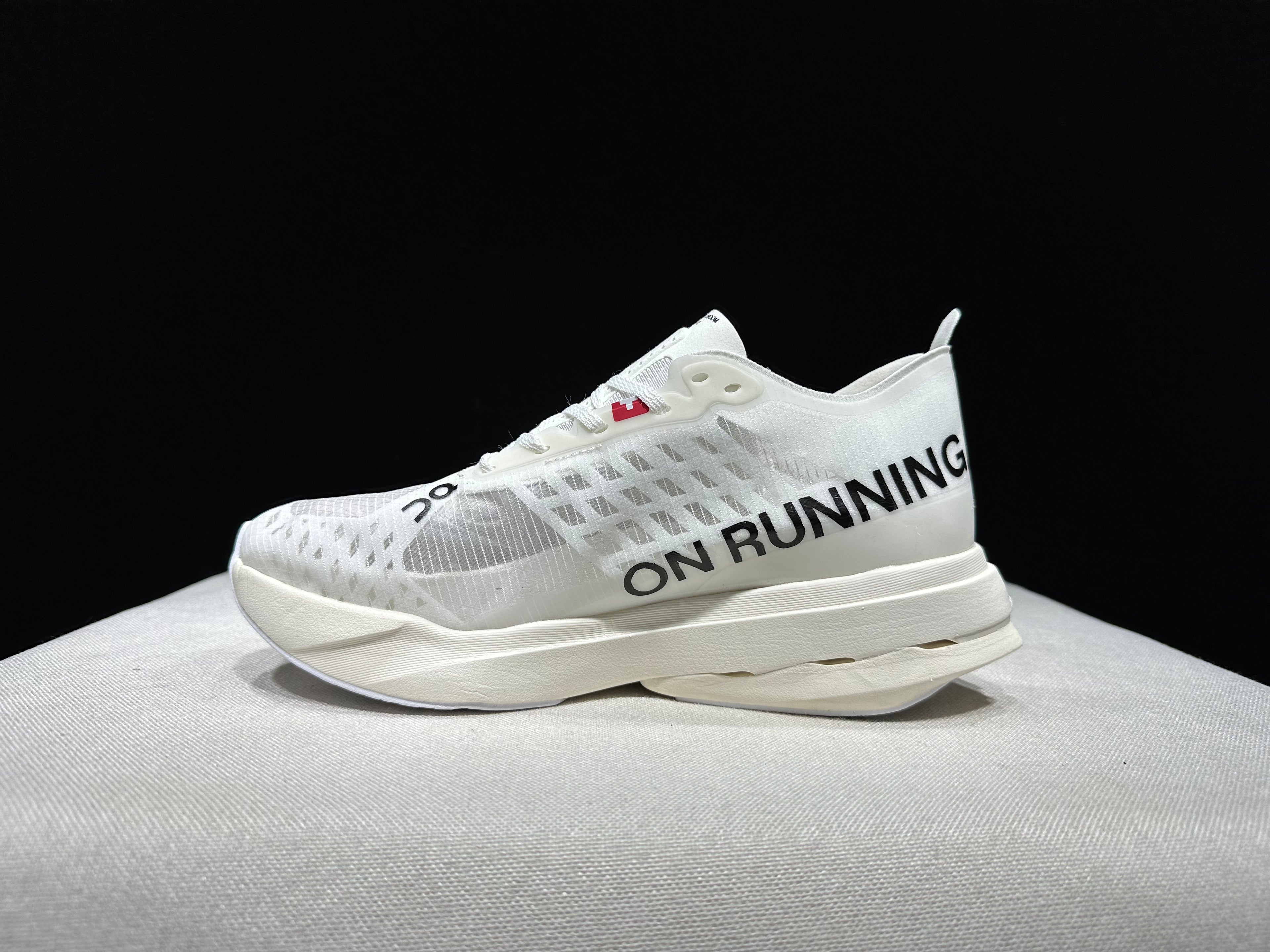ON - Cloudboom Strike 'White | White'