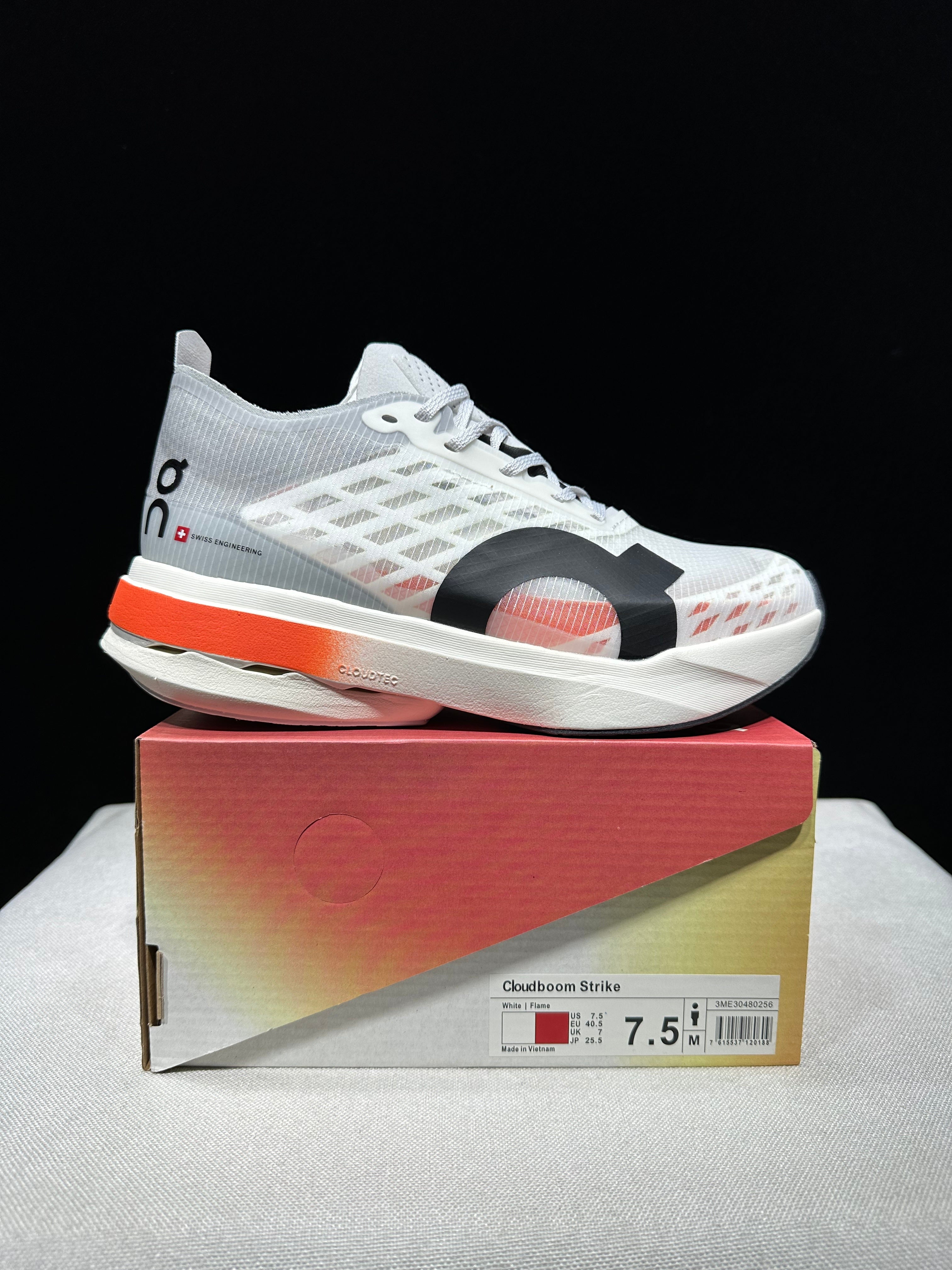 ON - Cloudboom Strike 'White | Black'