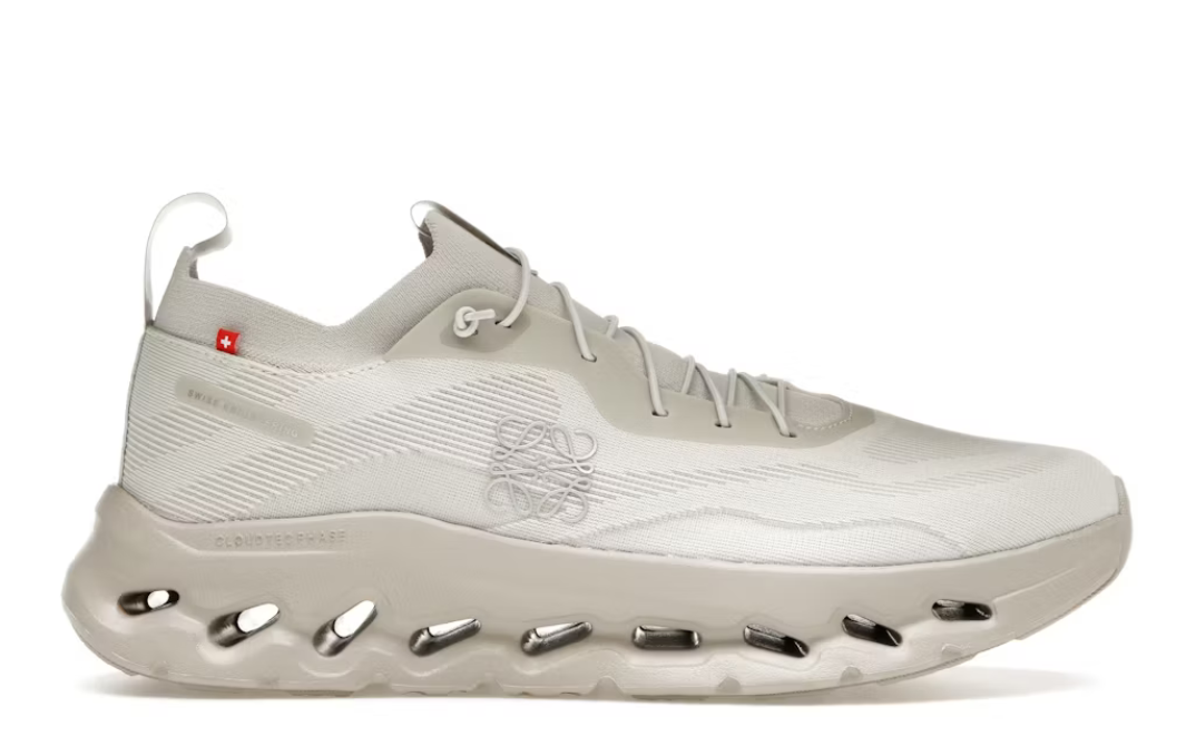 ON - Cloudtilt x Loewe 'Sand'