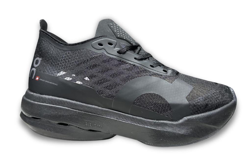 ON - Cloudboom Strike 'Black | Black'