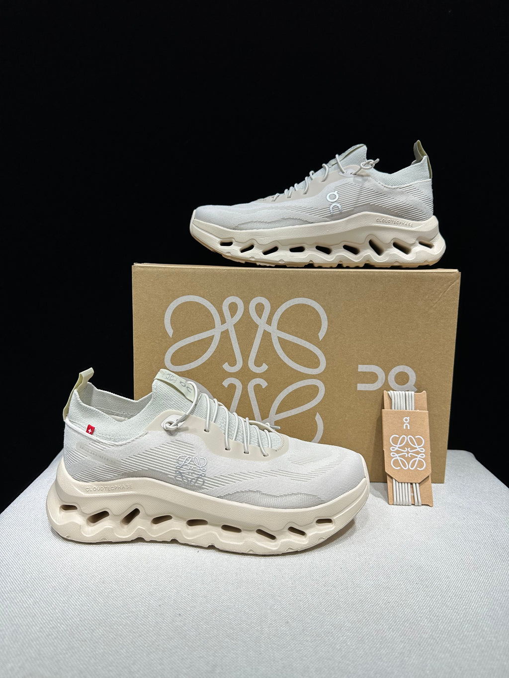 ON - Cloudtilt x Loewe 'Sand'