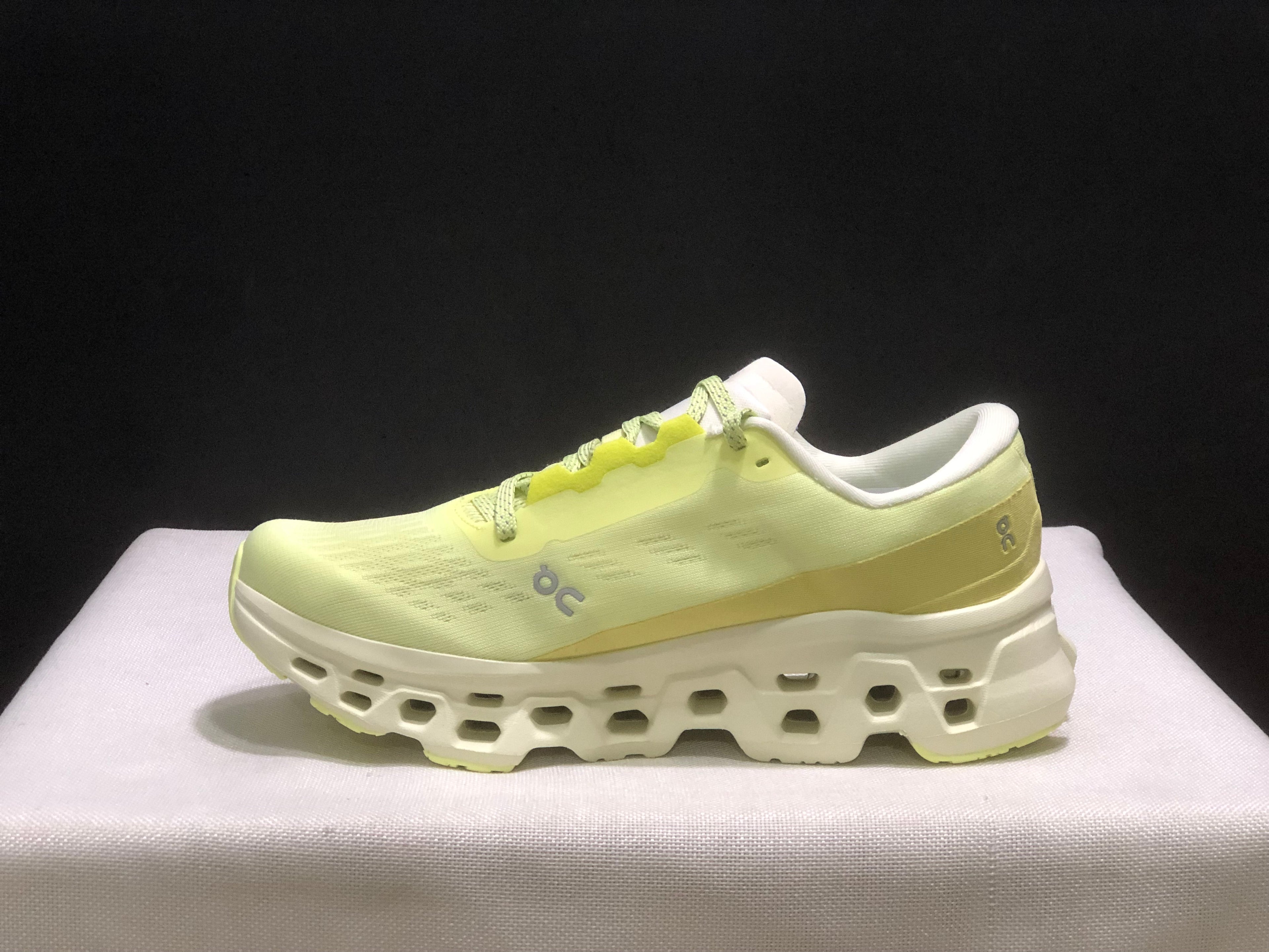 ON - Cloudmonster 3 'Limelight | Seedling'
