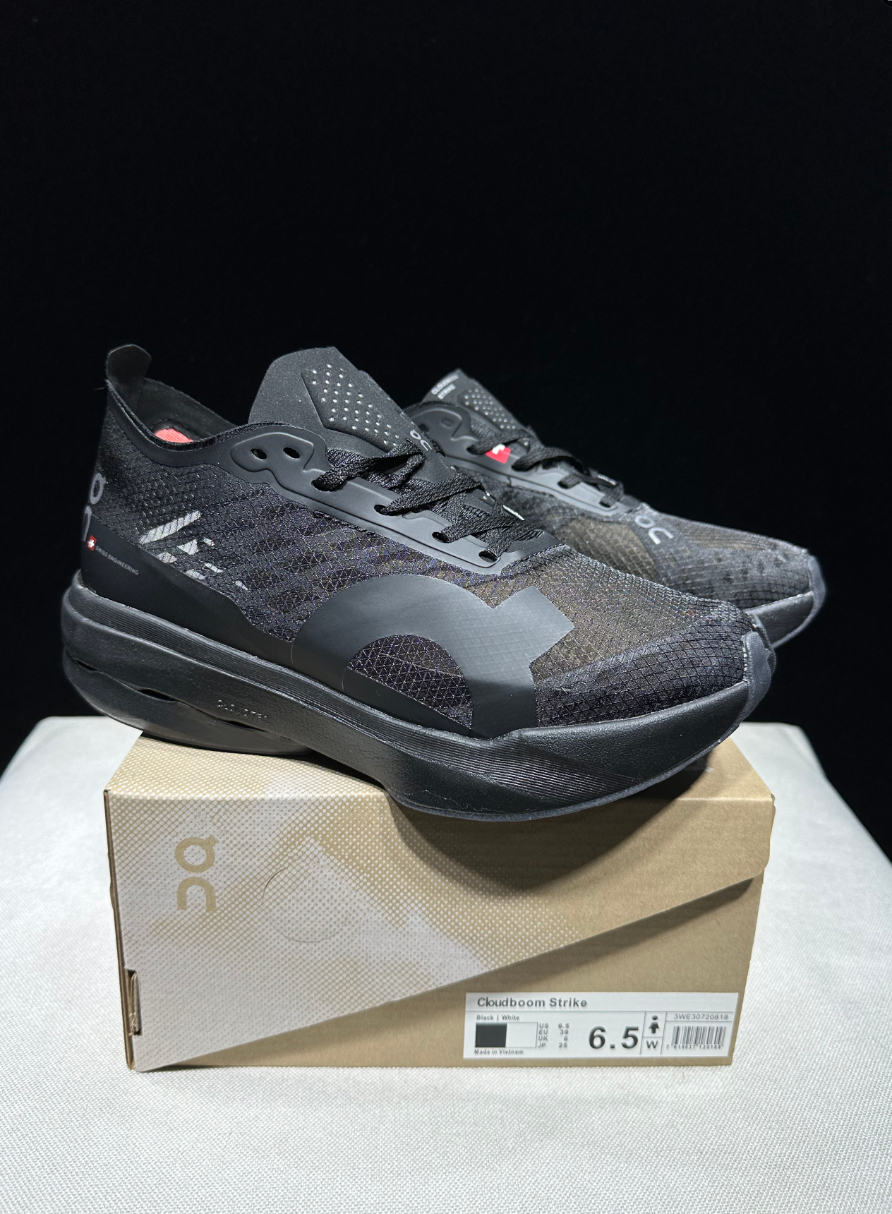 ON - Cloudboom Strike 'Black | Black'