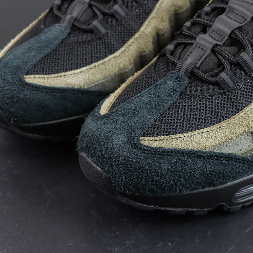 Nike Air Max 95 x Undefeated 'Medium Olive' (Geo La Brea)
