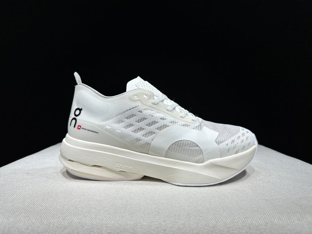 ON - Cloudboom Strike 'White | White'