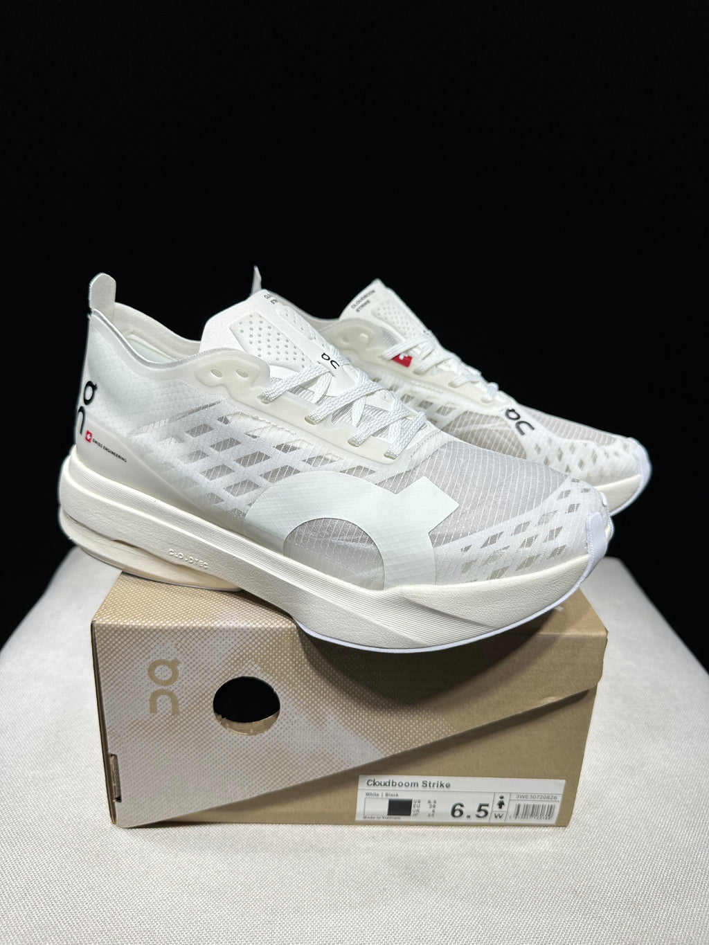 ON - Cloudboom Strike 'White | White'