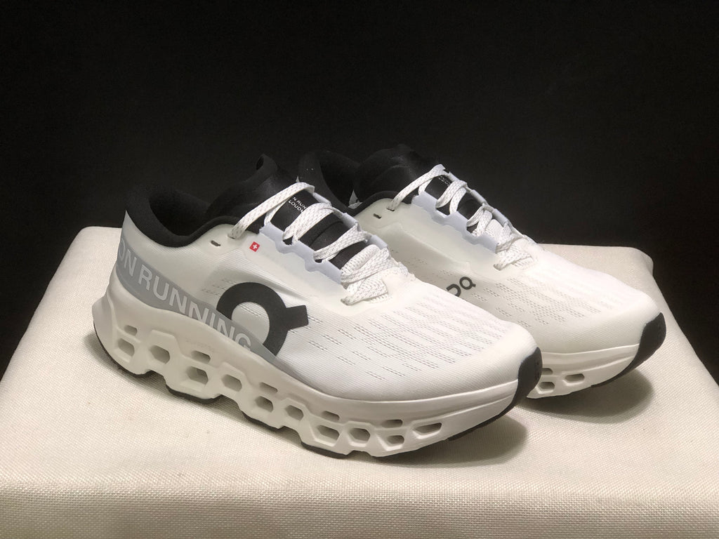 ON - Cloundmonster 3 'White | White'