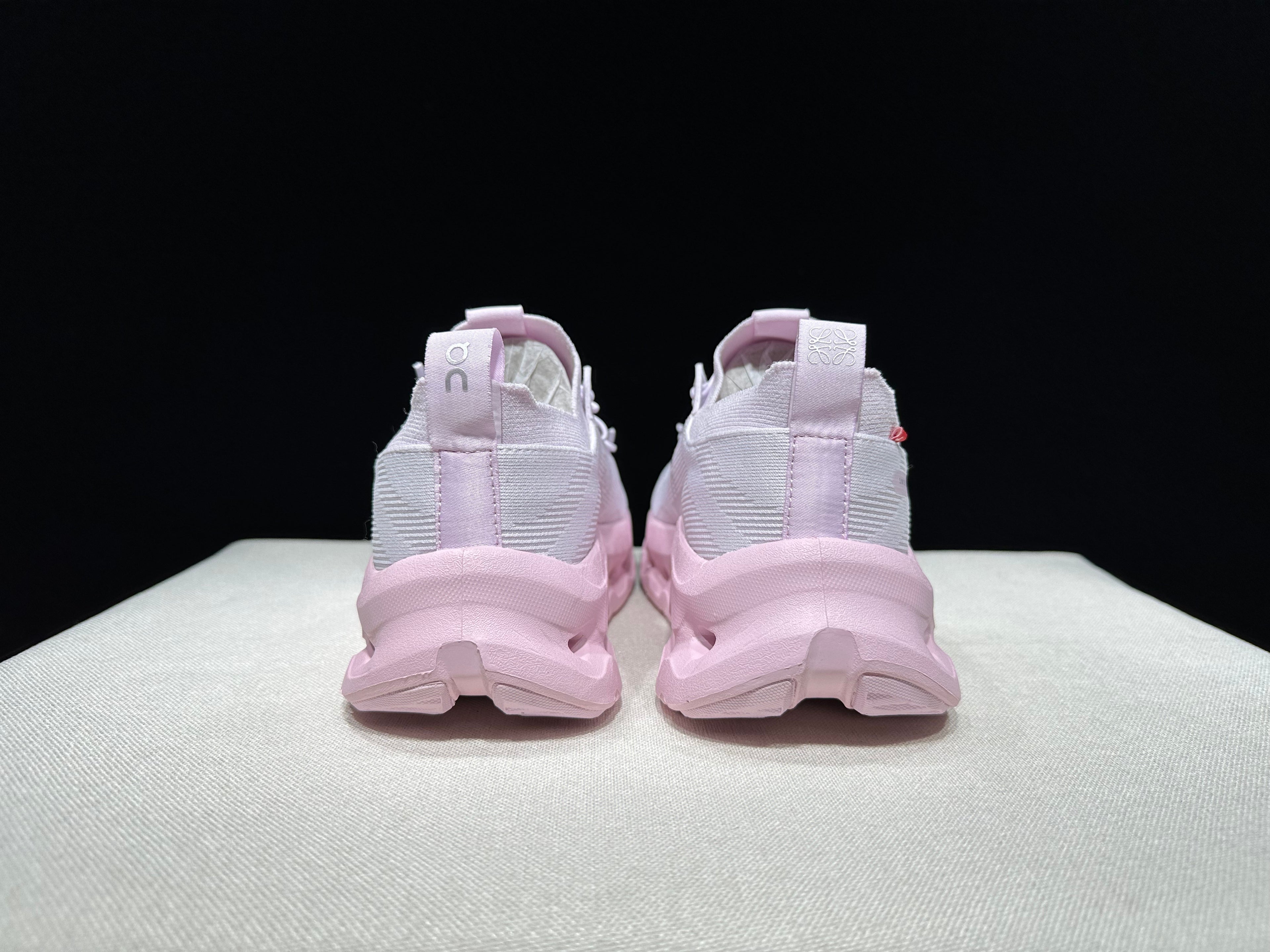 ON - Cloudtilt x Loewe 'Pale Pink'