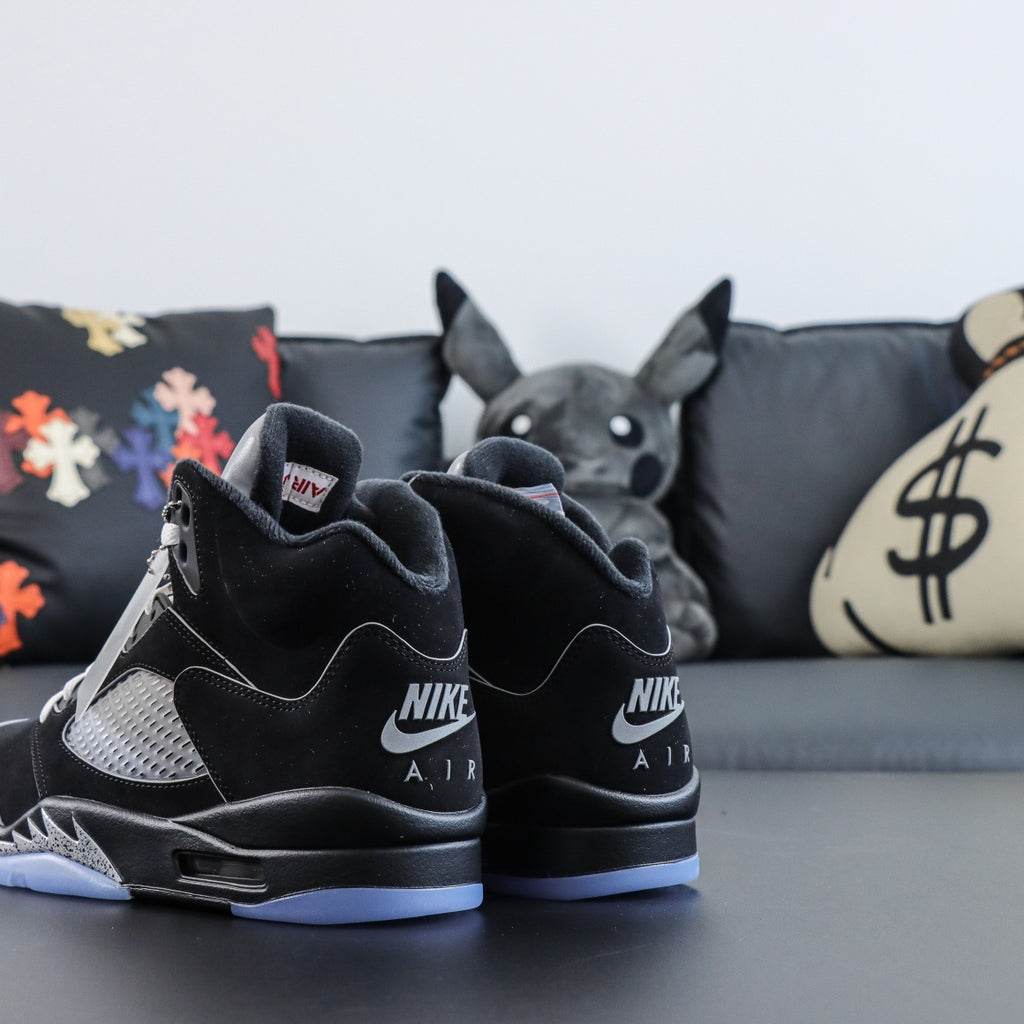 Jordan 5 Retro OG 'Black Metallic Reimagined'