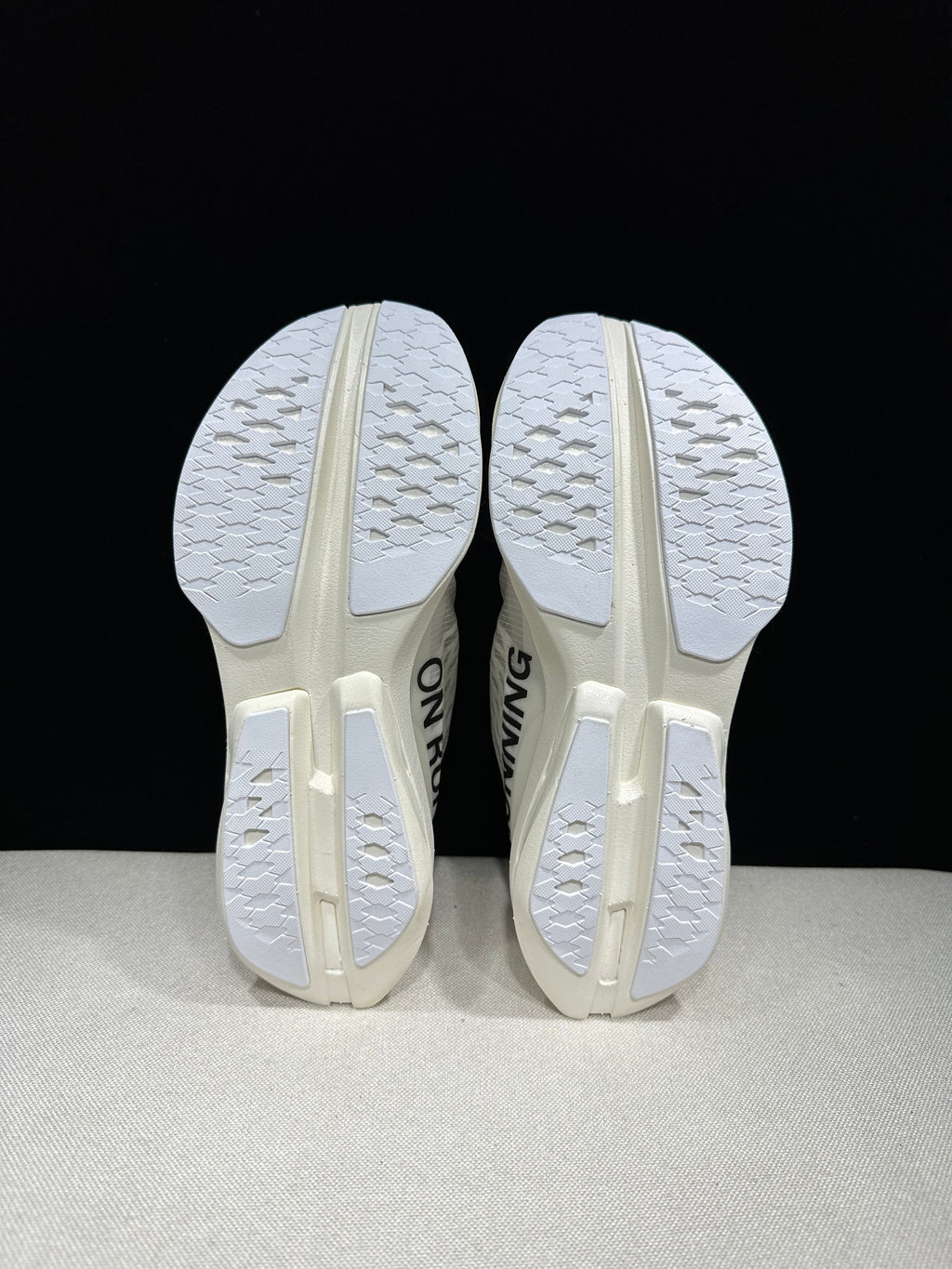 ON - Cloudboom Strike 'White | White'