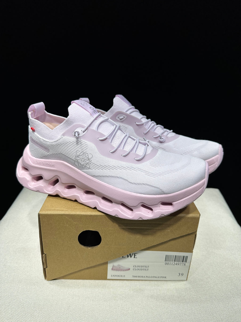 ON - Cloudtilt x Loewe 'Pale Pink'