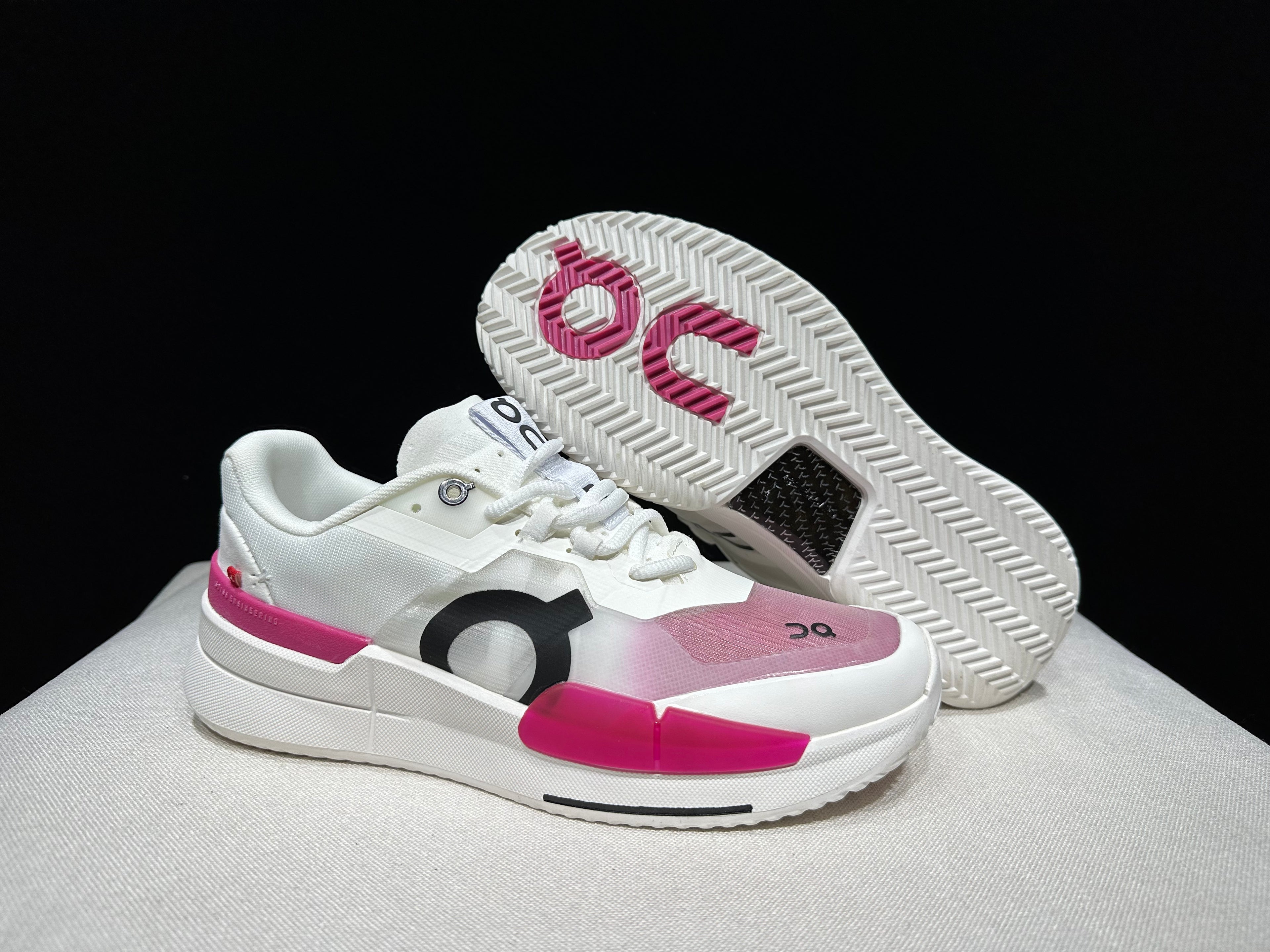 THE ROGER Pro 2 'White | Pink'