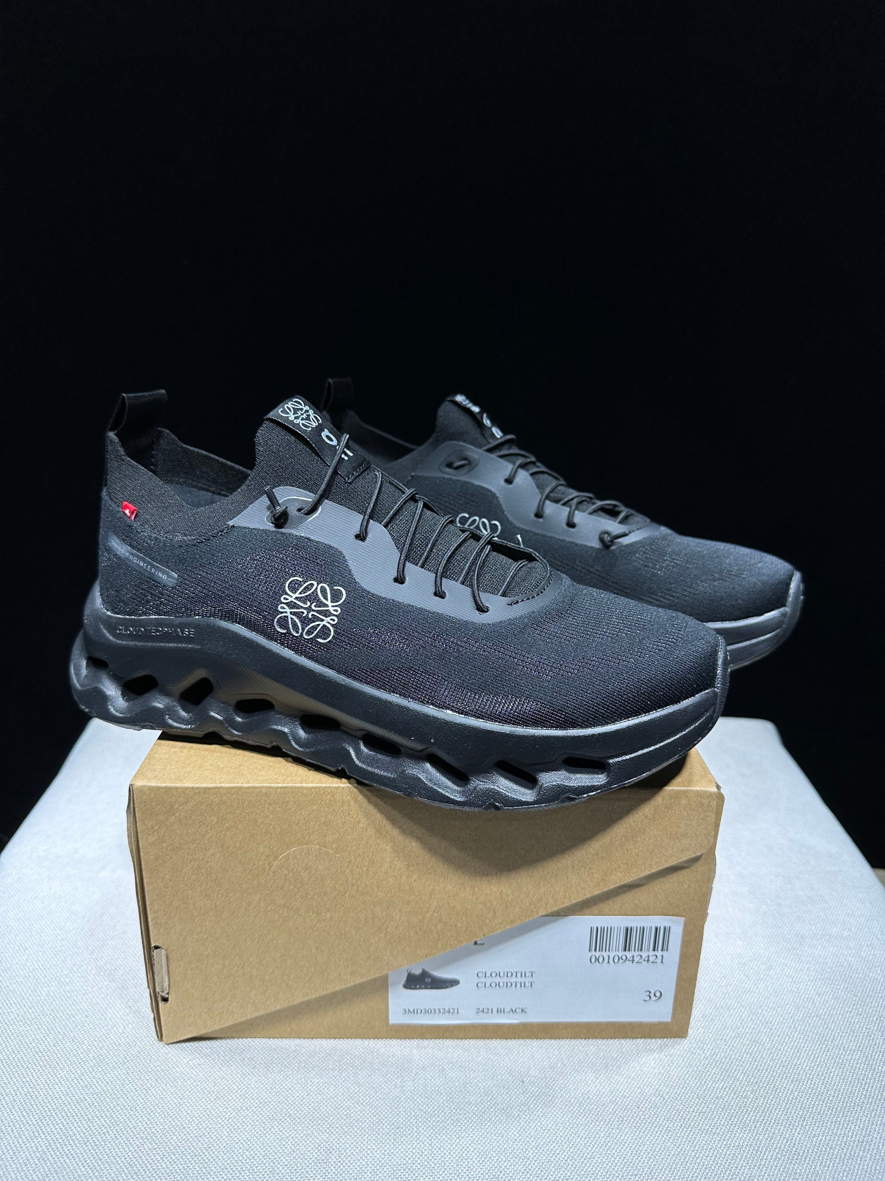 ON - Cloudtilt x Loewe 'All Black'