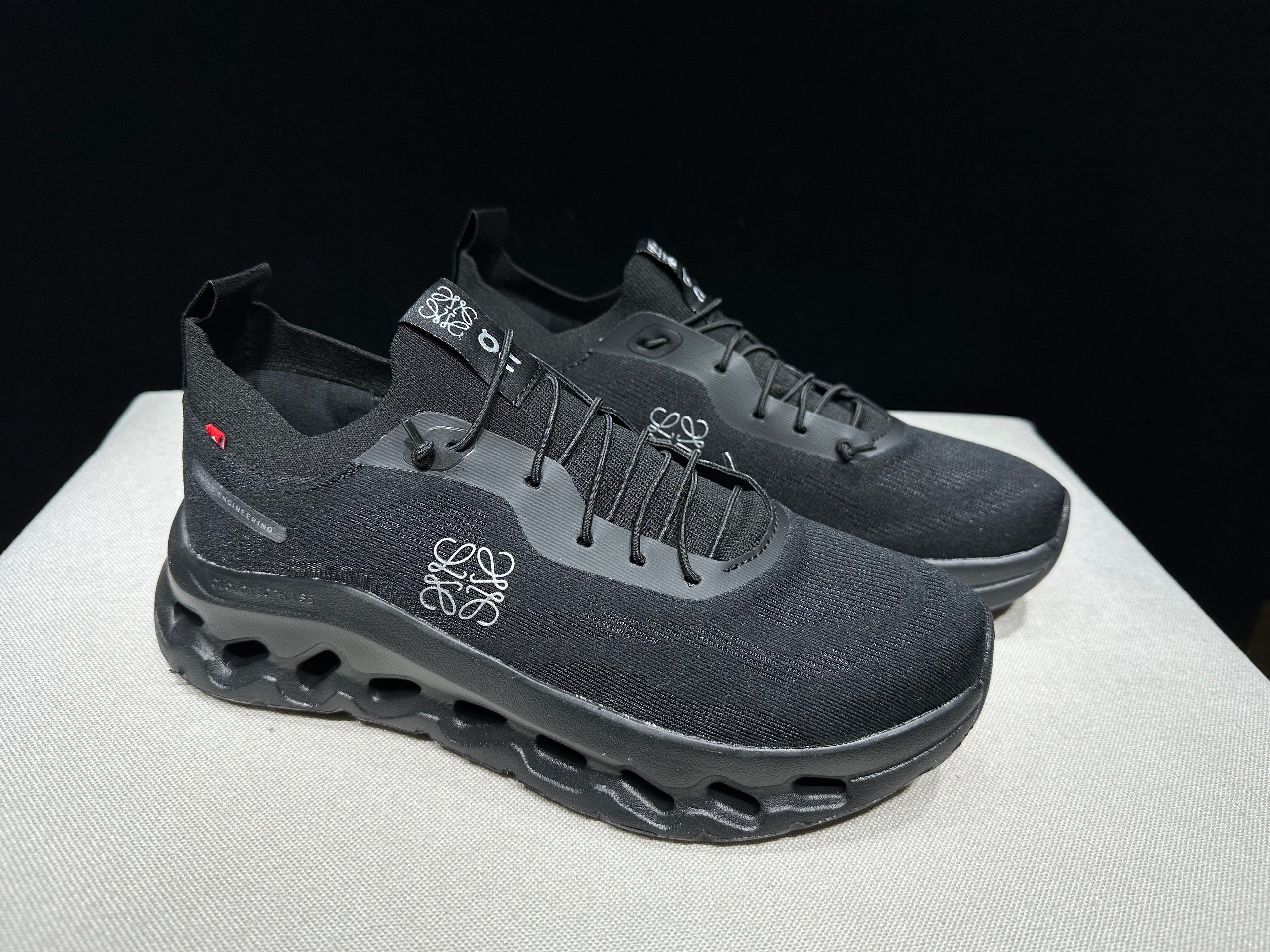 ON - Cloudtilt x Loewe 'All Black'