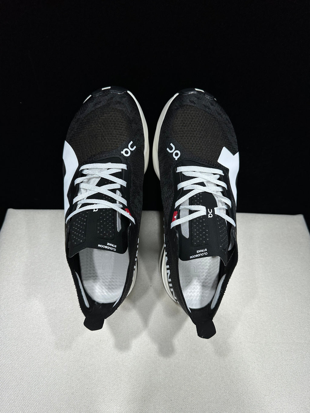 ON - Cloudboom Strike 'Black | White'