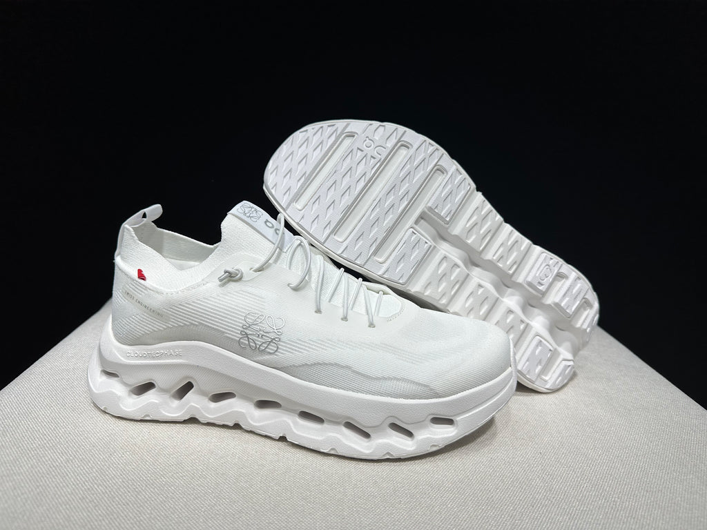 ON - Cloudtilt x Loewe 'All White'
