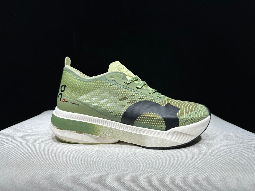 ON - Cloudboom Strike 'White | Green'