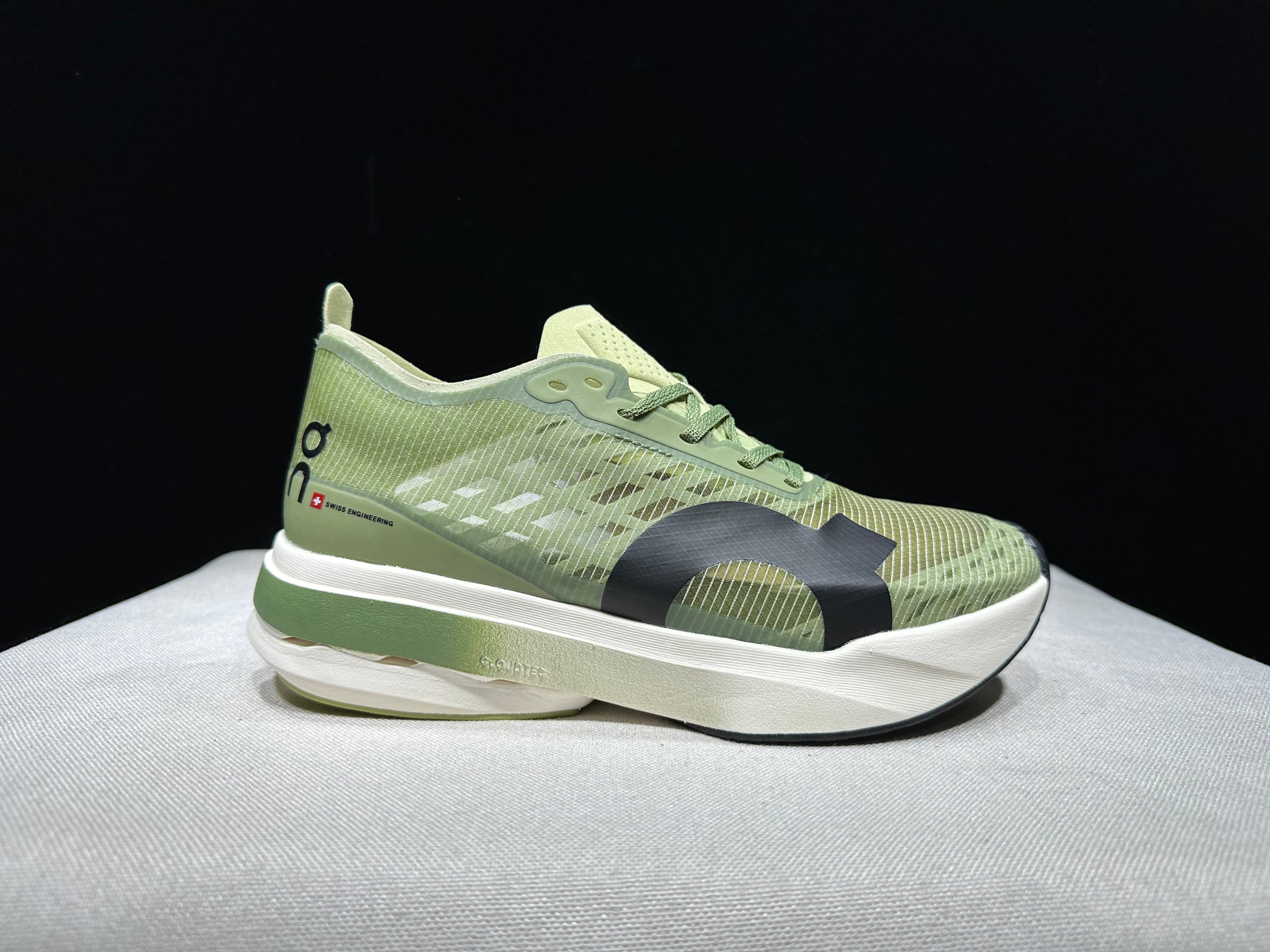 ON - Cloudboom Strike 'White | Green'