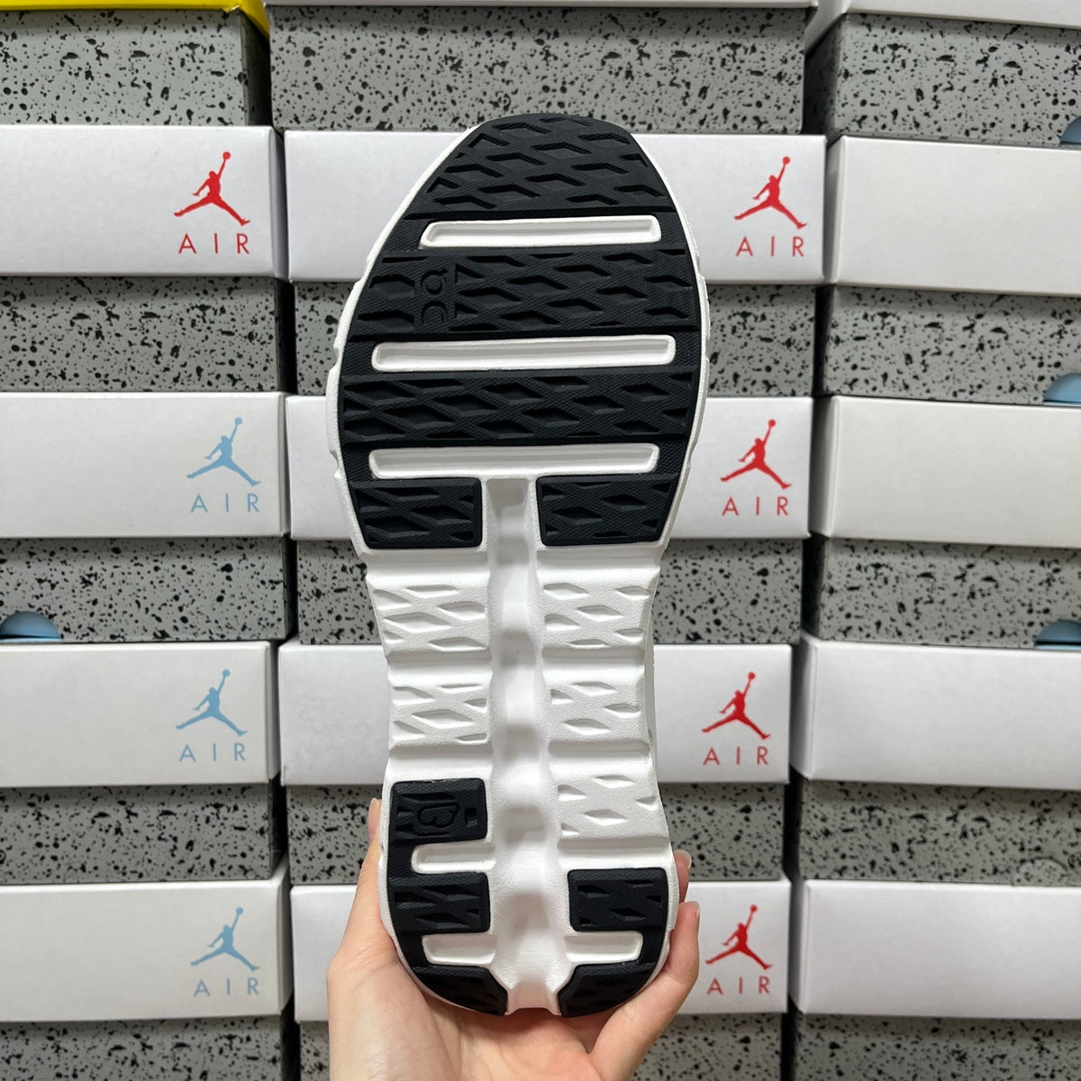 ON - Cloudtilt 2.0 x LOEWE 'Sand White'