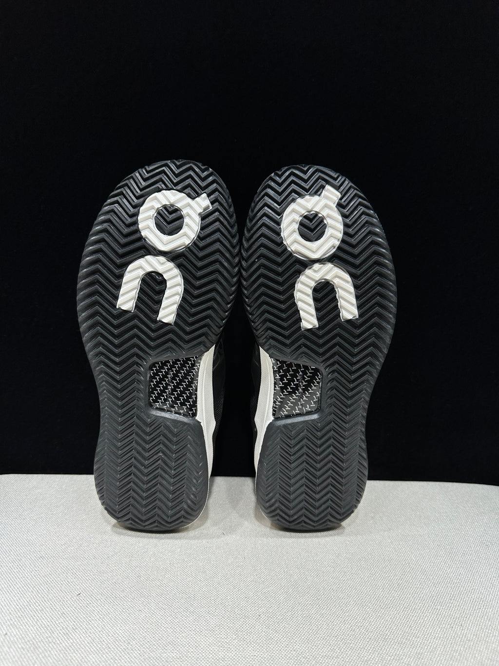 THE ROGER Pro 2 'Black | White'