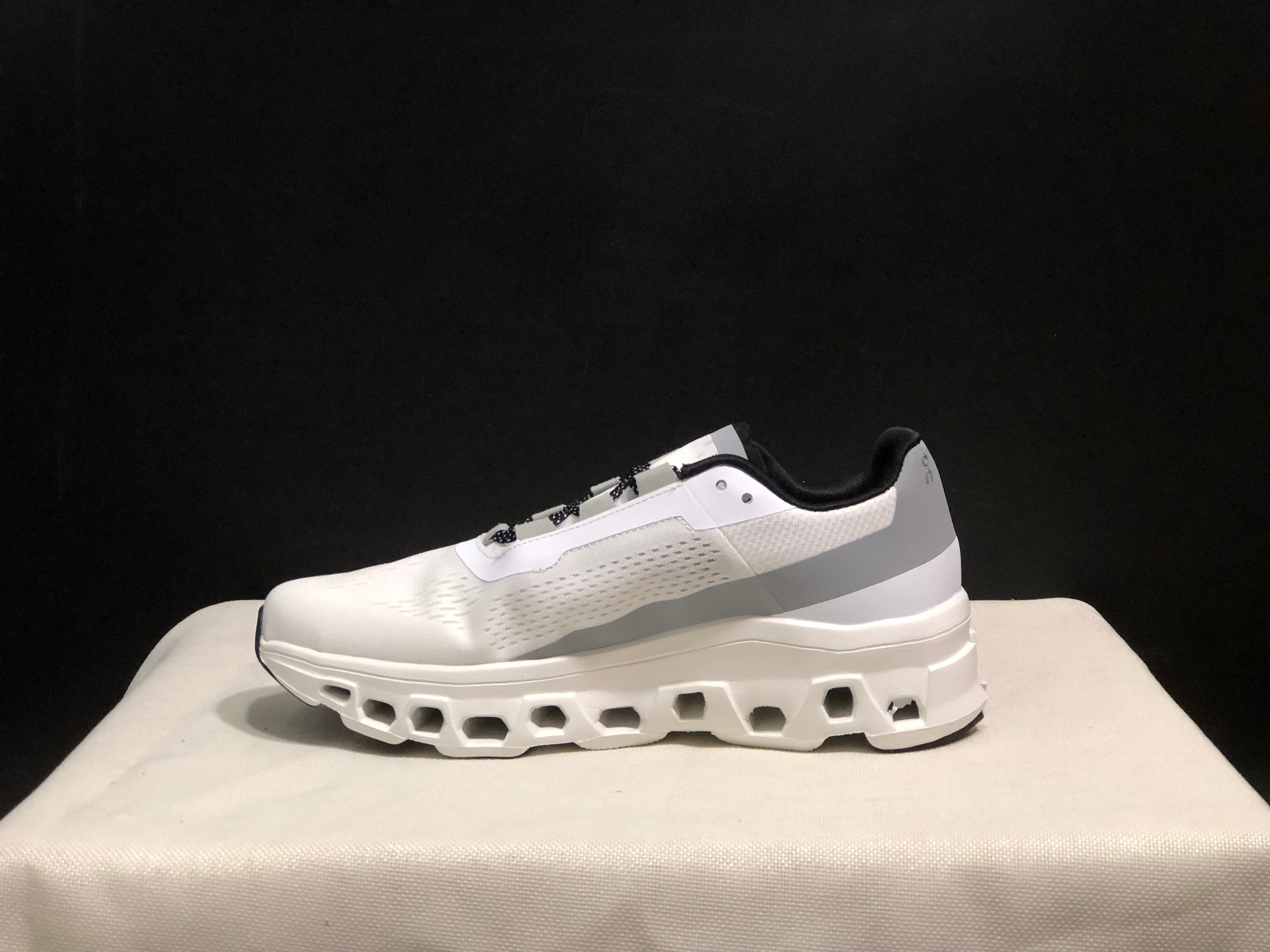 ON - Cloudmonster 'White | Black'
