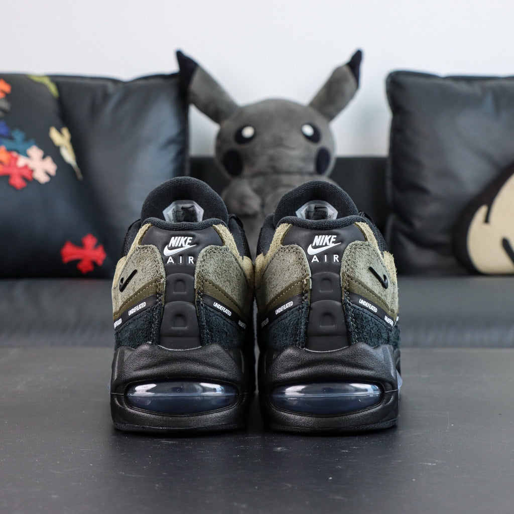 Nike Air Max 95 x Undefeated 'Medium Olive' (Geo La Brea)